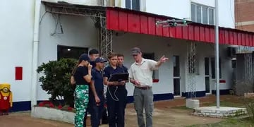 Eldorado: Bomberos Voluntarios se capacitaron en el uso de drones para combatir siniestros