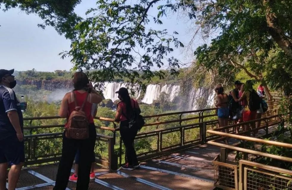 Cataratas del Iguazú continuará recibiendo únicamente a misioneros.