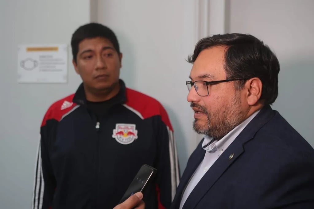 El director de Gestión de la Gobernación, Gustavo Carrasco, agradeció la iniciativa de los integrantes de Jujuy Básquet Adaptado.