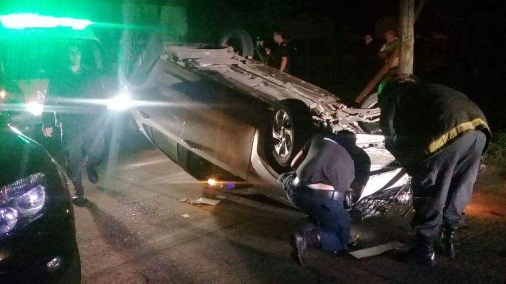 Hacían maniobras peligrosas y terminaron volcando tras ser perseguidos por la policía. Diario época