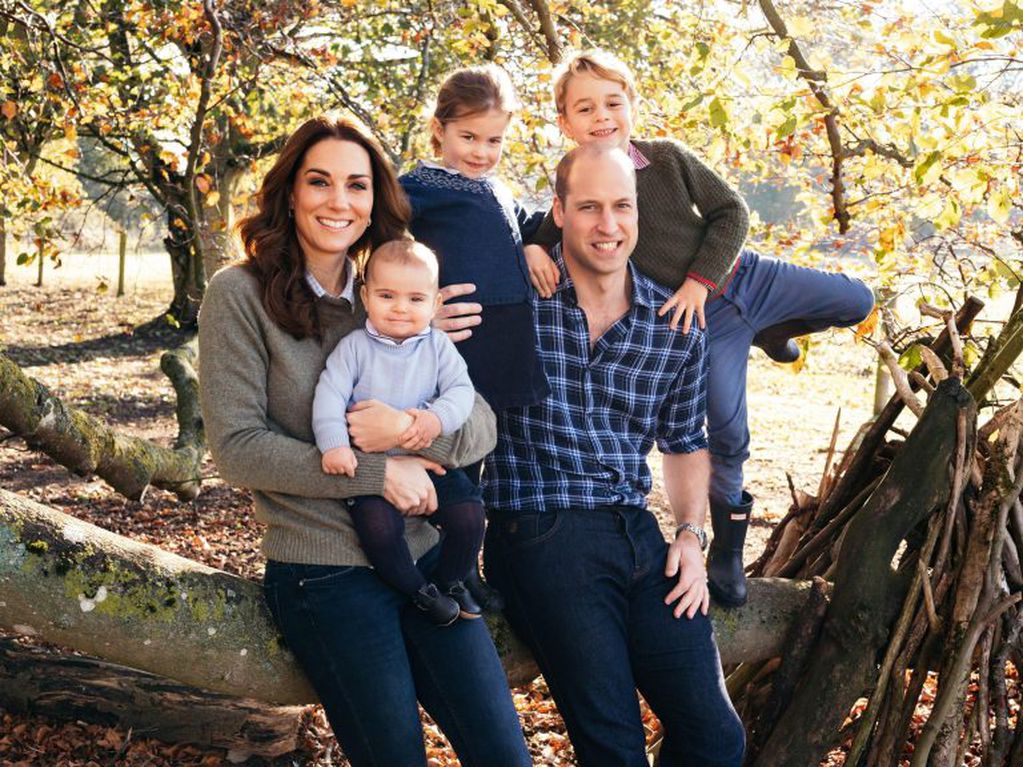 El duque de Cambridge y su familia. (Foto: AFP)