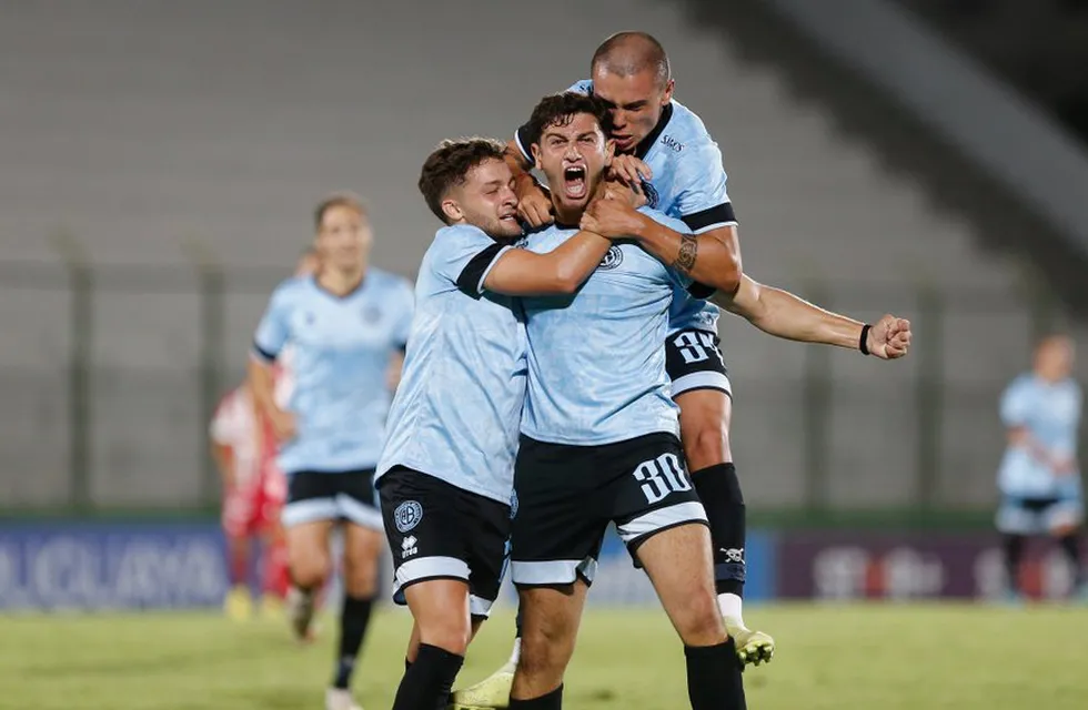 Daniel Barrea grita con todo el segundo gol de Belgrano en el amistoso jugado en Uruguay ante Unión de Santa Fe