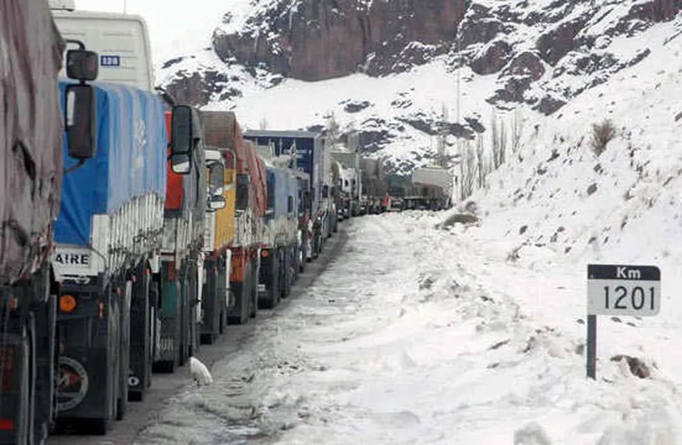 Camiones varados en Alta Montaña