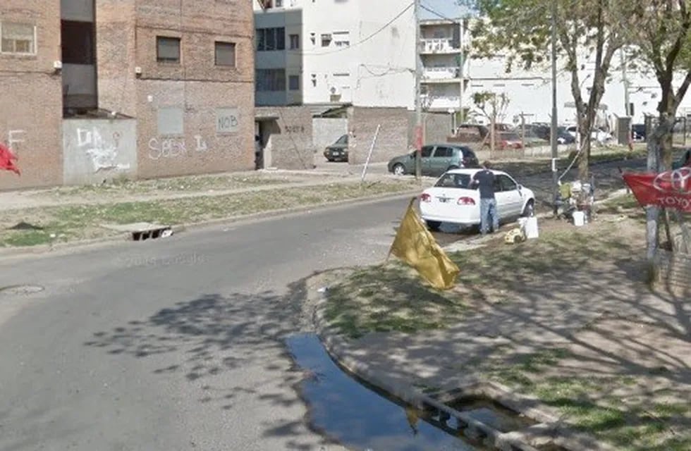 Un ladrón detenido cuando quiso escapar en Vuelta de Obligado al 5000. (Street View))