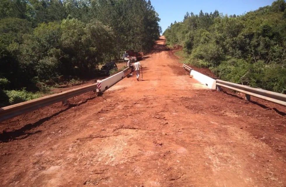 El programa 100 Puentes posibilitó un nuevo viaducto sobre el arroyo Los Toros en Colonia Guaraní.