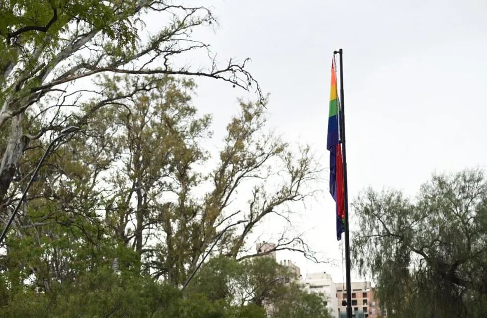 Volvieron a izar la bandera de la diversidad en el Parque Sarmiento