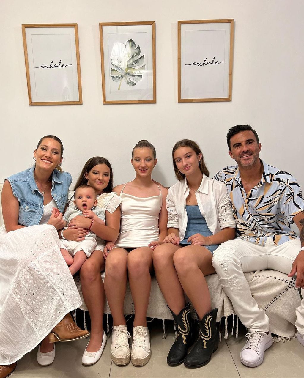 Las tres hijas de Nicole Neumann y Fabián Cubero junto a Luca Cubero y Mica Viciconte.