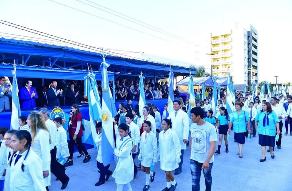 El desfile se llevó a cabo sobre el circuito de la Avenida Kirchner en el marco de los aniversarios  de la fundación de Formosa