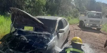 Eldorado: incendio consumió su automóvil mientras circulaba en él