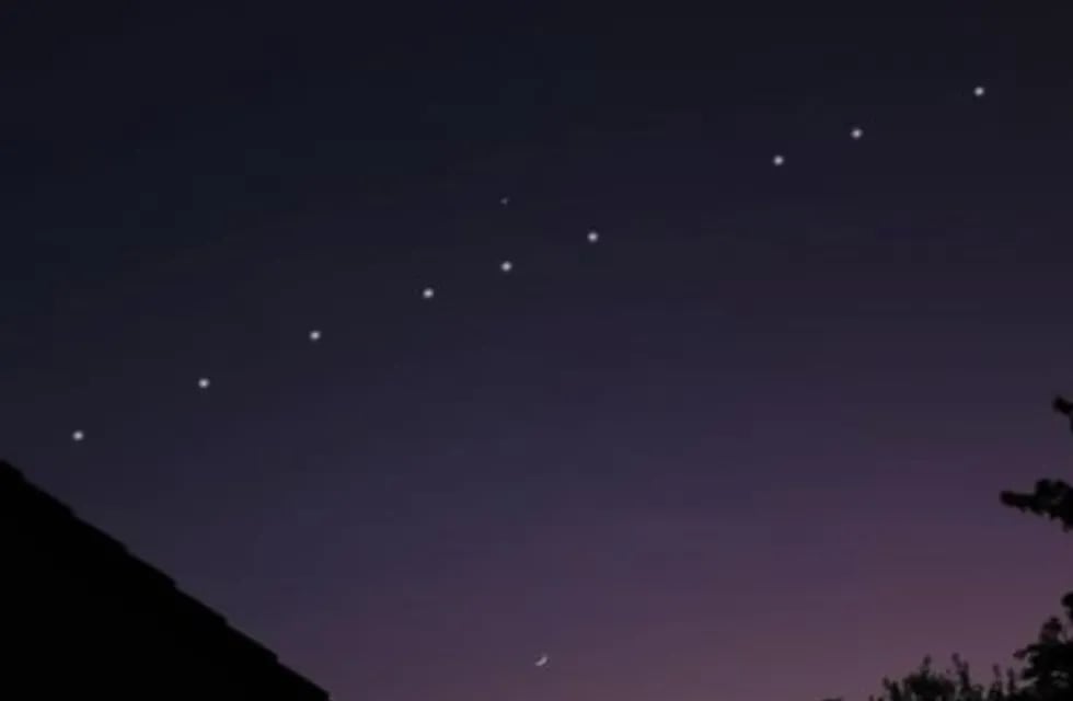 Las luces vistas en el cielo son a causa de los satélites Starlink