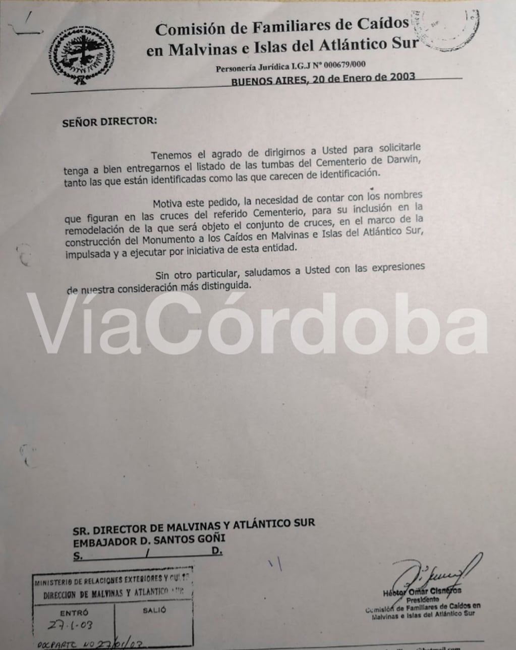 Nota original de la solicitud de la Comisión de Familiares a Cancillería, firmada por el entonces presidente de la institución, Héctor Cisneros.