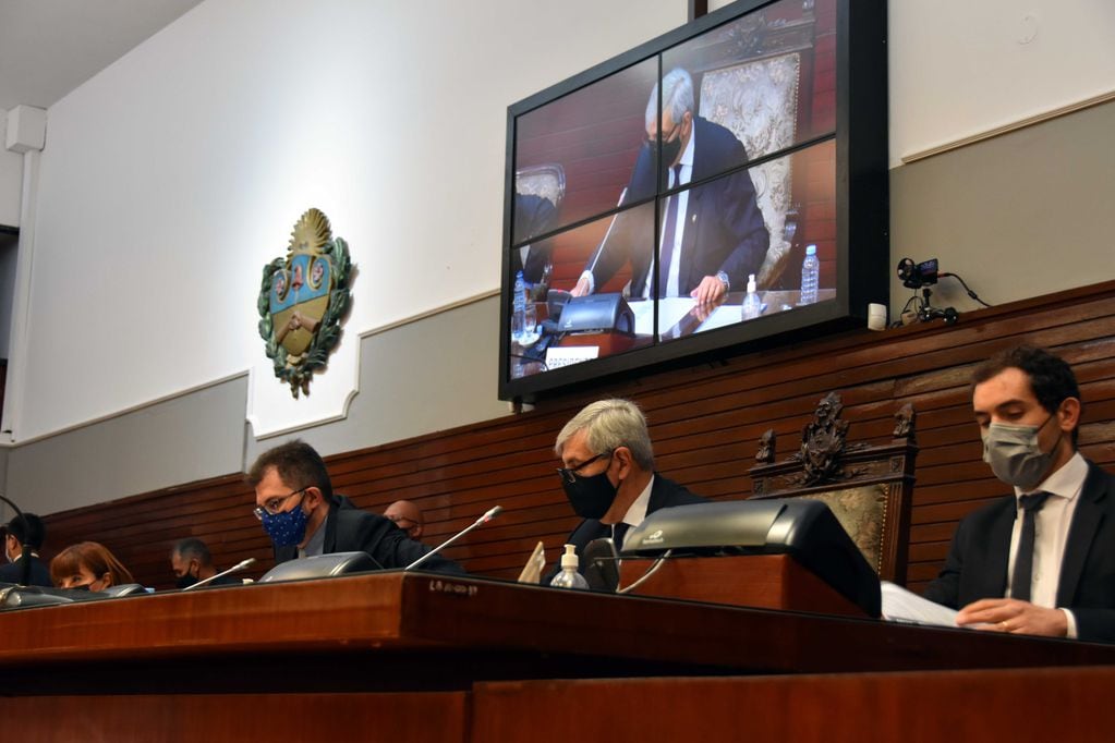 El vicegobernador Carlos Haquim presidente natural de la Legislatura de Jujuy, condujo la sesión preparatoria en la que se concretó la jura de los diputados y diputadas electos en junio pasado.