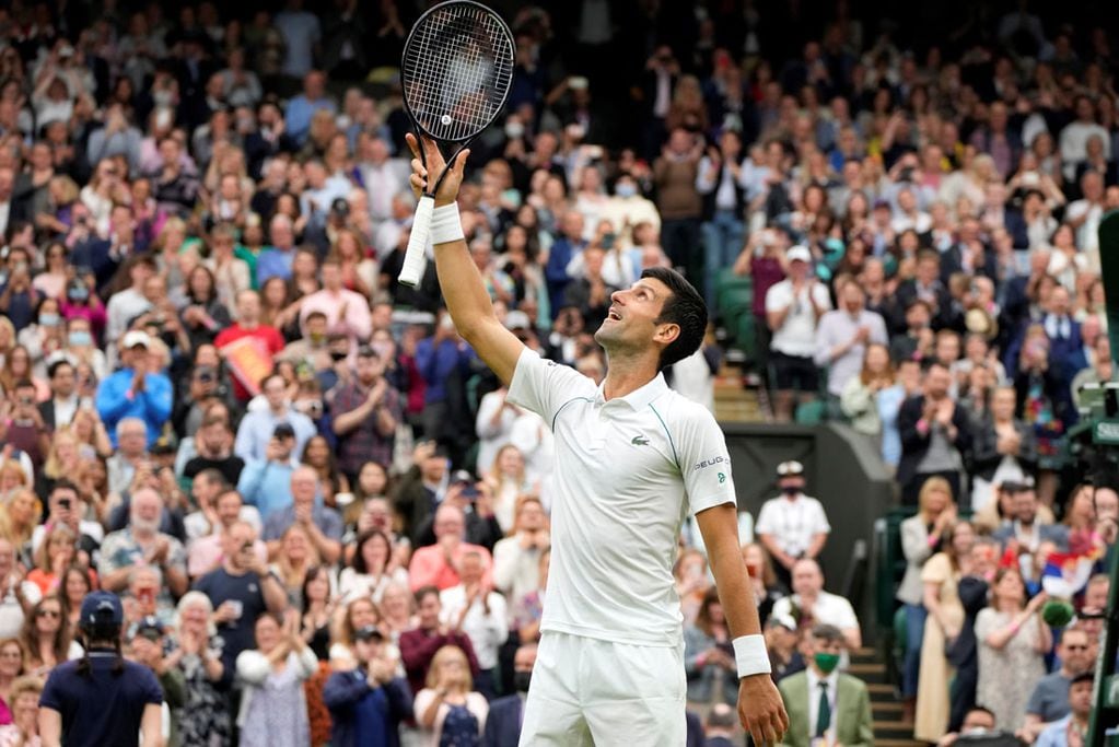 A segunda ronda. El serbio Novak Djokovic venció al británico Jack Draper en cuatro sets, en su debut en el All England Club. (AP)