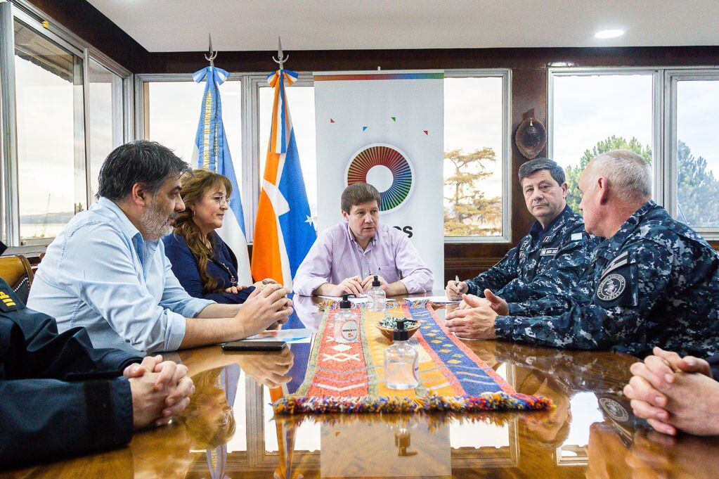 Gobernador de Tierra del Fuego firmó acta de cooperación con la Armada Argentina