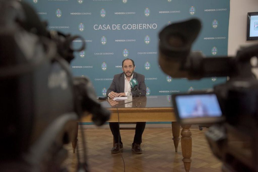 La conferencia de prensa desde Casa de Gobierno. Foto: Prensa Gobierno.