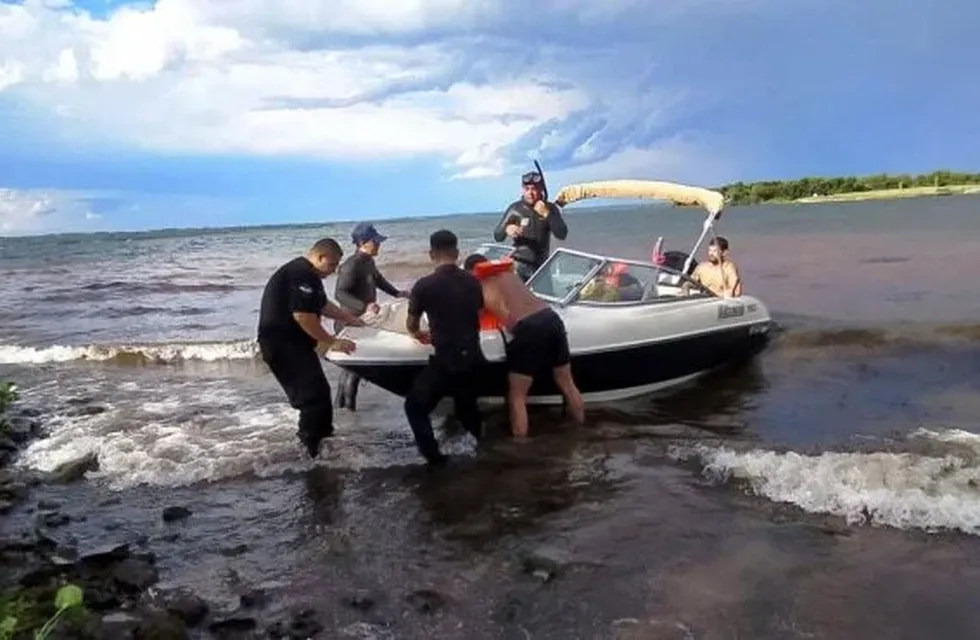 Dos hombres fueron rescatados de las aguas del río Paraná