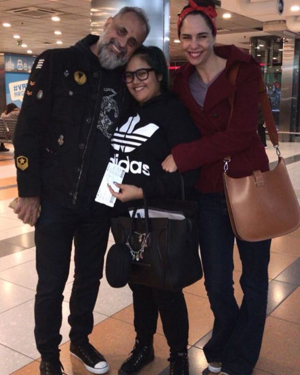 Jorge Rial y Romina Pereiro despidieron a Rocío, quien viajó a Los Ángeles para estudiar inglés (Foto: Instagram)