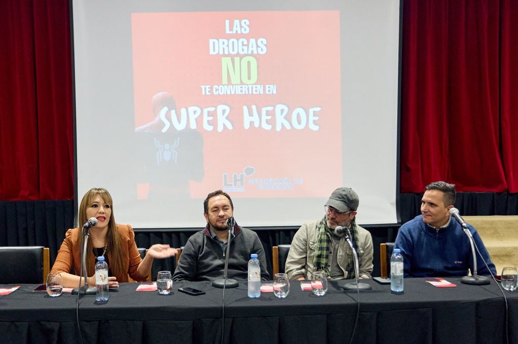 En Las Heras, el actor Gastón Pauls charló con periodistas sobre la prevención de las drogas.