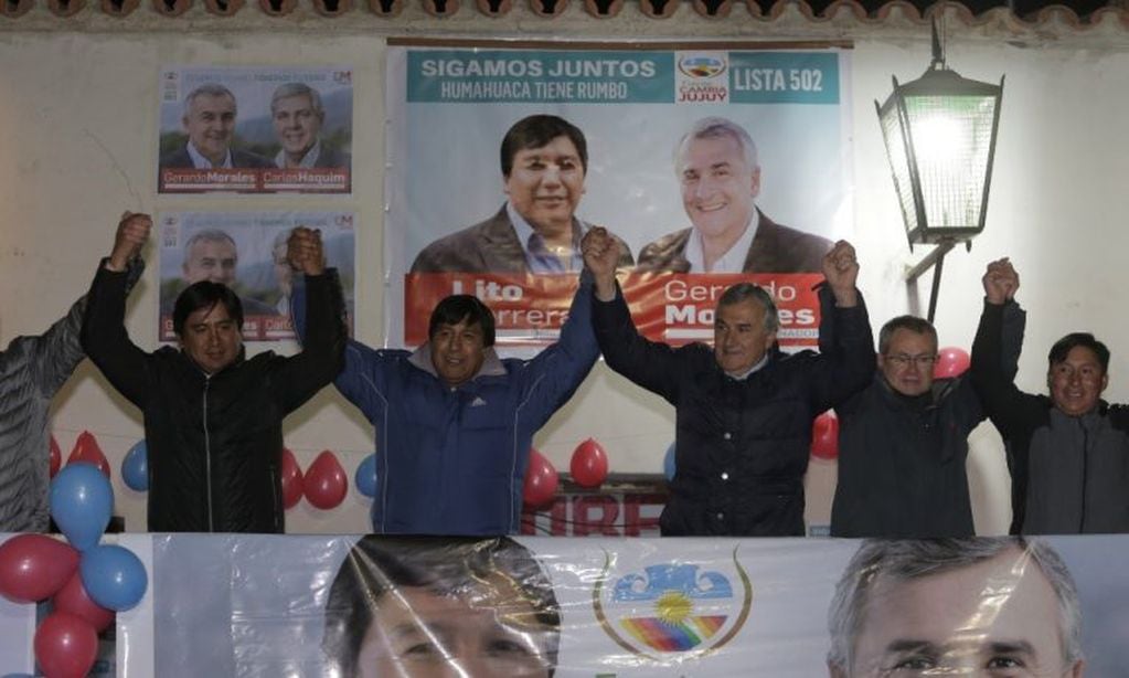 Leonel Herrera, candidato de Cambia Jujuy en Humahuaca, junto al gobernador Morales en el acto de lanzamiento de su postulación aspirando a ser reelecto.