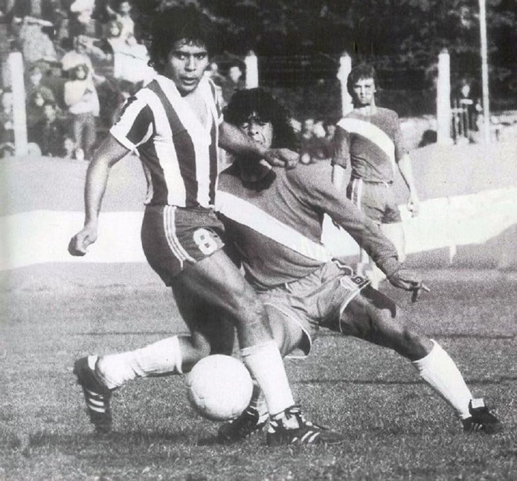 El periodista Diego Borinsky encontró en el archivo de El Gráfico una foto de Hum­ber­to Spe­ran­za de aquel primer mito del 10 (TyC Sports)