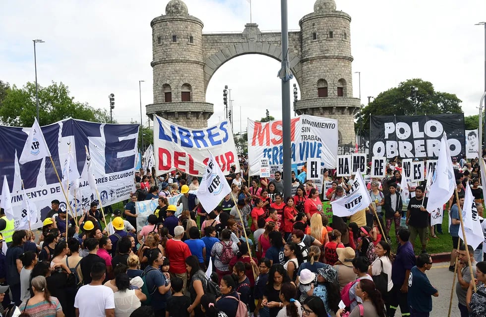 En el Arco de Córdoba, tuvo que intervenir la Justicia para liberar parte de la calle.