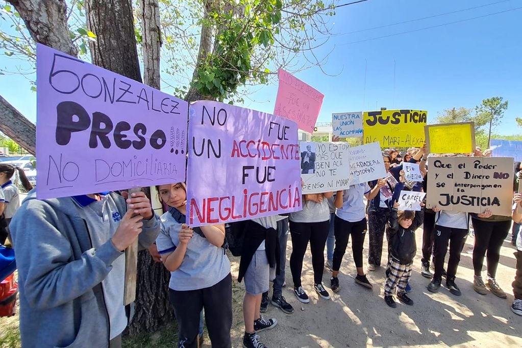 Marcha en reclamo de justicia en Traslasierra por el trágico choque en las Altas Cumbres protagonizado por Oscar González. (Gentileza)