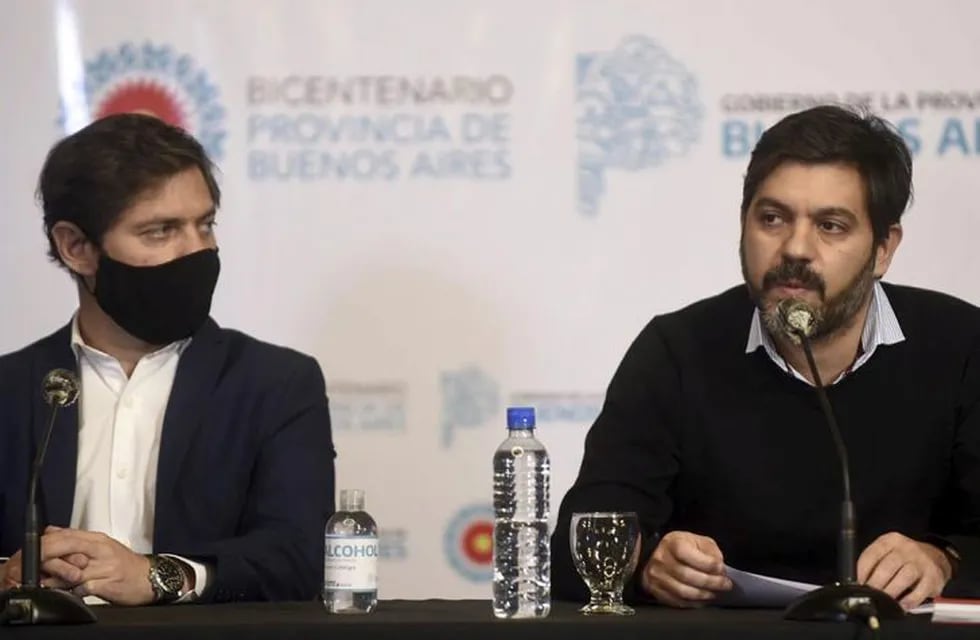 El gobernador de la provincia de Buenos Aires, Axel Kicillof, junto a su jefe de Gabinete provincial, Carlos Bianco. (Prensa Gobernación)