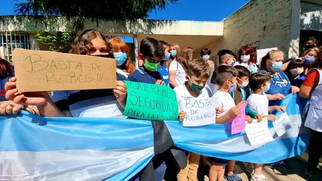 Escuela asaltada cinco veces en Còrdoba