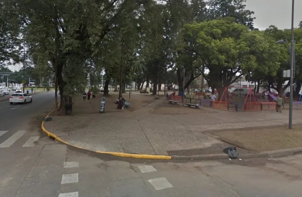 La menor fue encontrada en la zona de Mendoza y Perú, en barrio Belgrano. (Street View)