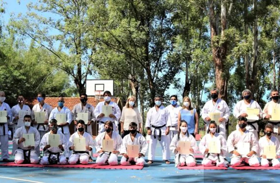 Más de un centenar de karatecas participaron en la jornada de ayer del inicio de las actividades presenciales 2021.