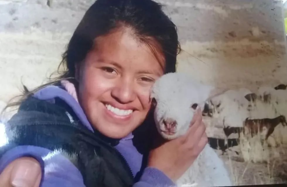Fátima Álvarez, oriunda de Rosario de Lerma y la Quebrada del Toro, se recibió de médica y es el orgullo de su pueblo. (Infobae)