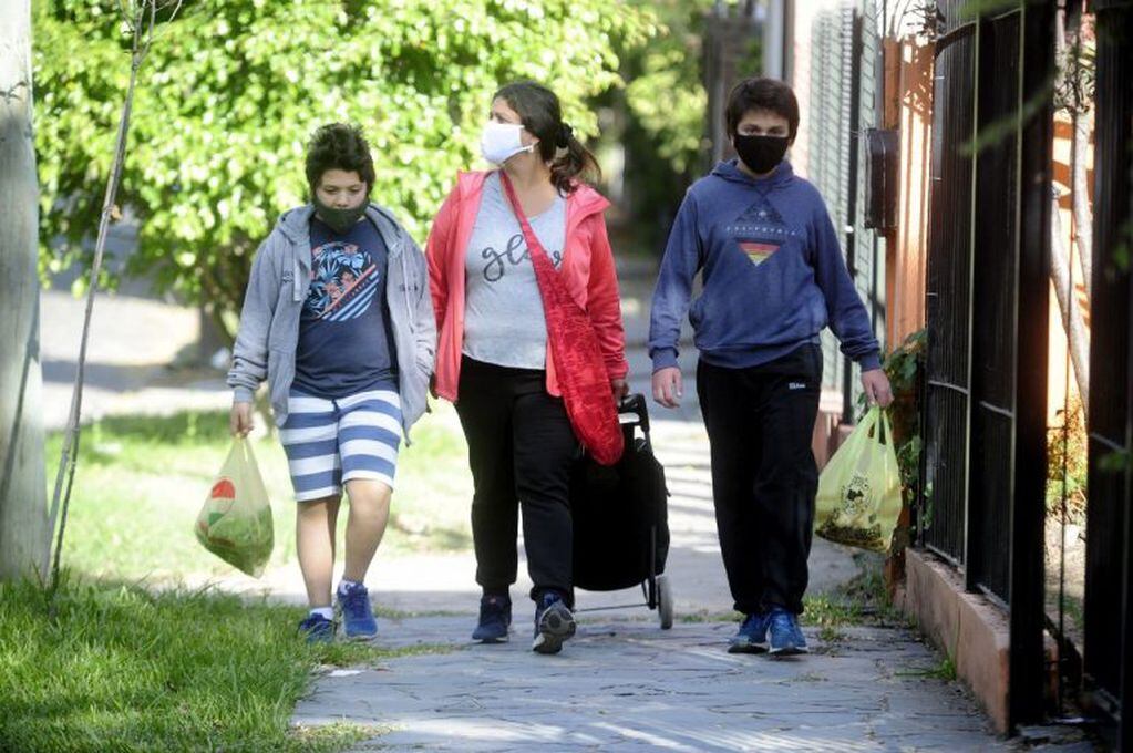 Los chicos salieron a las calles de Buenos Aires en el primer día de permisos (Fotos: Clarín)