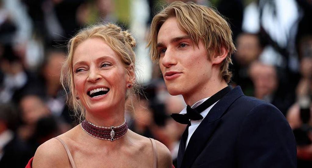 Uma Thurman junto a su hijo en el Festival de Cannes del 2023.