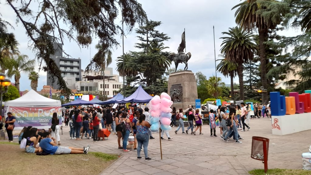 La plaza Belgrano de esta ciudad fue el escenario central de las actividades en el marco de la Marcha del Orgullo en Jujuy.