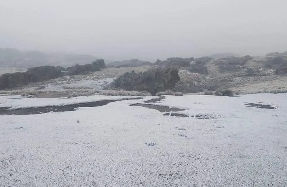 Volvería a nevar este miércoles en las Altas Cumbreds. (Foto: Facebook / Traslasierra Noticias).