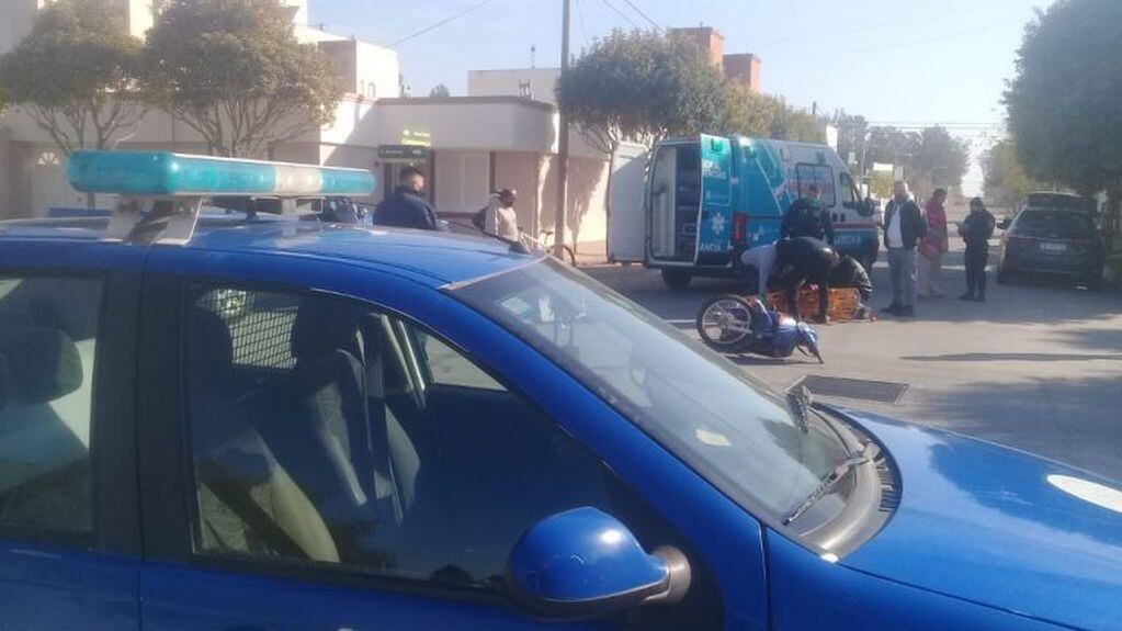 Accidente en Arroyito entre una motocicleta y un automovil