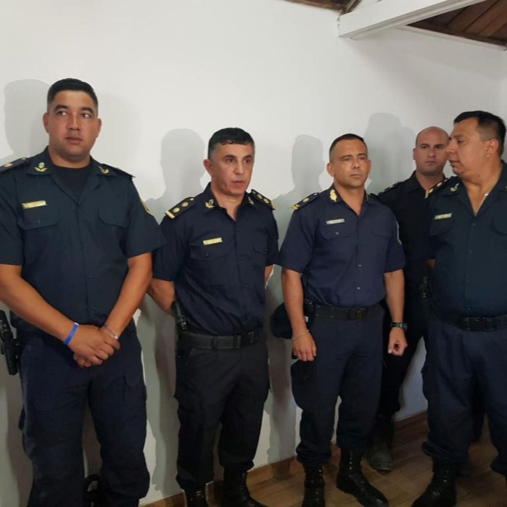 Subcomisario Gerbaldo (Primero a la izquierda) y Comisario Castro (segundo de la izquierda)