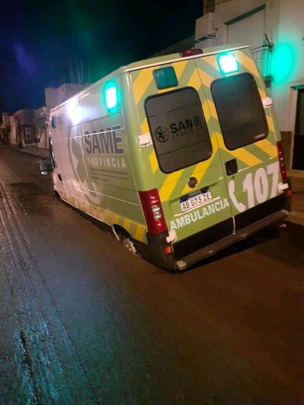 La ambulancia también quedó atascada.