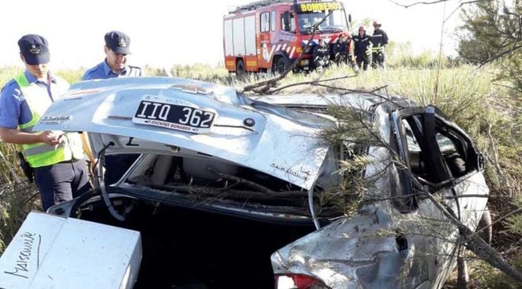 Bomberos y policías fueron alertados horas después del accidente (Infotec)