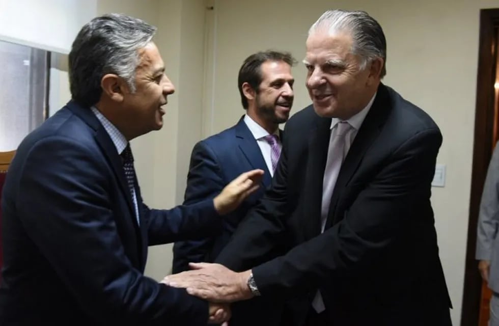 Alfredo Cornejo y el presidente de la Suprema Corte de Justicia de Mendoza, Jorge Nanclares.