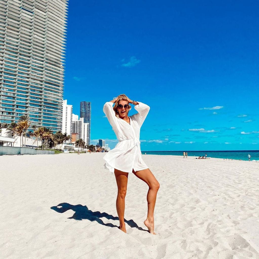 El look traslúcido de Yanina para disfrutar un día de playa.