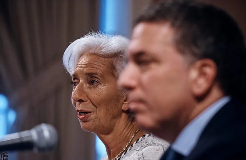 Argentina's Treasury Minister Nicolas Dujovne, right, listens as International Monetary Fund (IMF) Managing Director, Christine Lagarde, left, speaks during a press conference at Consulate of Argentina, Wednesday, Sept. 26, 2018. Argentina's Treasury Minister Nicolas Dujovne said Wednesday that Argentina has secured an additional $7.1 billion in funding, in addition to the $50 billion in financing included in a deal worked out with the IMF in June after Argentina was battered by a currency crisis and double-digit inflation. (AP Photo/Andres Kudacki) eeuu nueva york christine lagarde nicolas dujovne el fmi le adelanta fondos al gobierno conferencia de prensa directora fmi y ministro de hacienda adelanto fondos crisis financiera rescate fmi