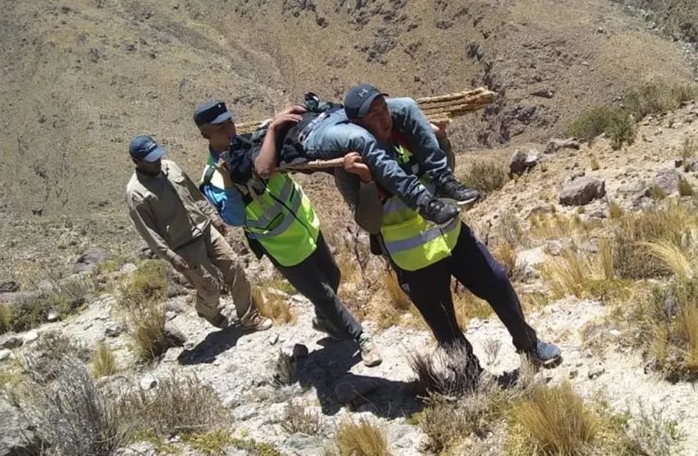 Caminaron 24 horas por los cerros salteños para rescatar a un hombre