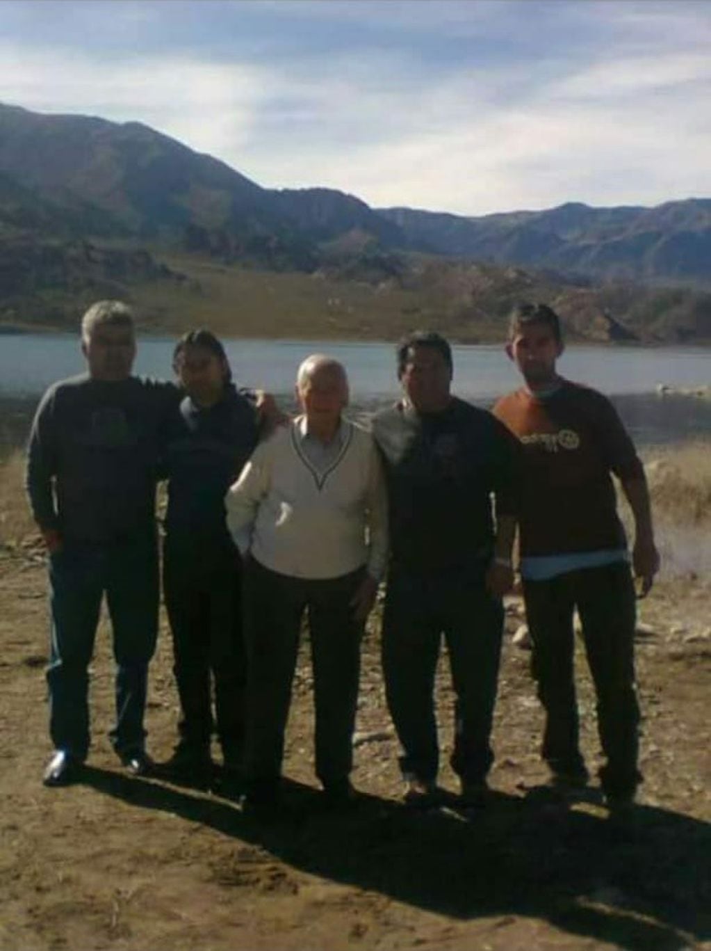 Andrés Parreño junto a su familia en Potrerillos.