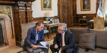 En marcha. La semana pasada, el ministro Gabriel Katopodis se reunió con el presidente Alberto Fernández para explicarle los detalles del plan Argentina Hace, el primero de su gestión en Obras Públicas de la Nación. (Casa Rosada)