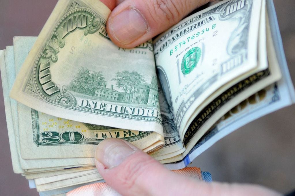 El dólar blue bajó $18 en la última semana de julio, ante el anuncio de Sergio Massa como nuevo "superministro" de Economía. 