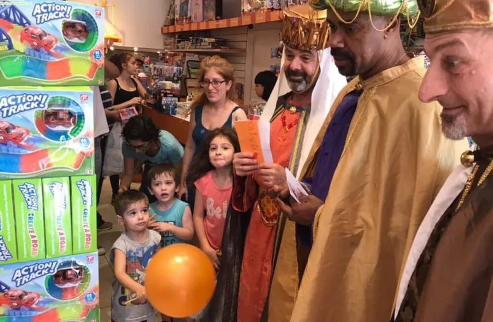 Corrida infantil y visita de Los Reyes Magos