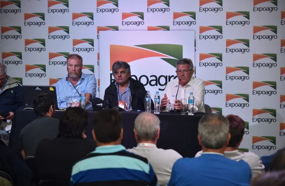 Representantes de las tres cámaras que nuclean a los contratistas rurales estuvieron presentes durante un panel en Expoagro. (Prensa Expoagro)