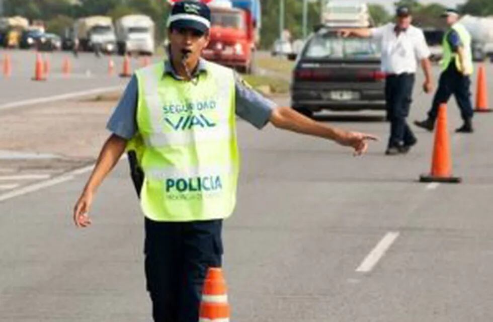 Mujer policía de Seguridad Vial