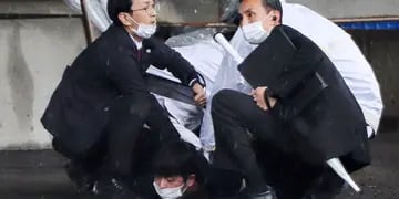 Japón: evacuaron al primer ministro tras una explosión
